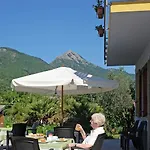 Elisa 3*