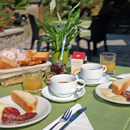 Elisa Bed & Breakfast 3*